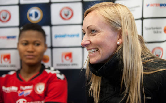Kristianstads tränare Elisabet Gunnarsdottir med sitt fynd