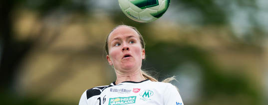 Mallbackens Elin Nyman i matchen i damallsvenskan mellan