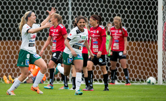 Mallbackens Tessa Gavilsky har kvitterat till 1-1 i matchen