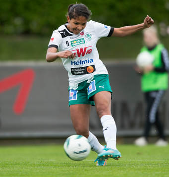 Mallbackens Madelen Janogy i matchen i damallsvenskan