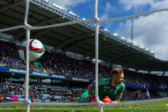 IFK Göteborgs målvakt John Alvbåge deppar