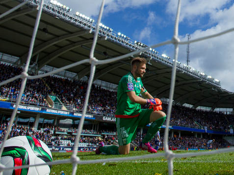 IFK Göteborgs målvakt John Alvbåge deppar