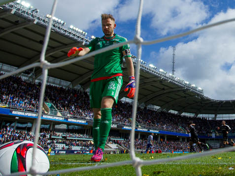 IFK Göteborgs målvakt John Alvbåge deppar