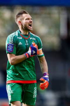 IFK Göteborgs målvakt John Alvbåge jublar