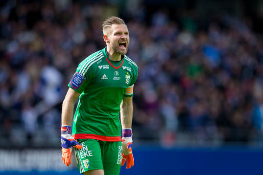 IFK Göteborgs målvakt John Alvbåge jublar
