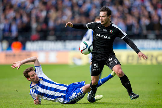 Örebros Nordin Gerzic tar sig förbi IFK Göteborgs Emil