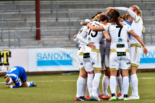 Rosengårds spelare jublar