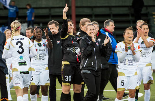 Rosengårds målvakt Zecira Musovic gör tummen upp