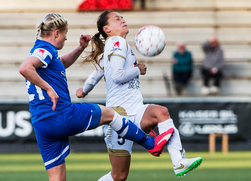 Rosengårds Alexandra Riley med bollen mot Eskilstunas