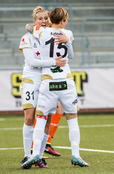 Rosengårds Anja Mittag och Therese Sjögran jublar