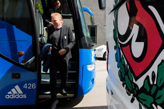 IFK Göteborgs tränare Jörgen Lennartsson anländer