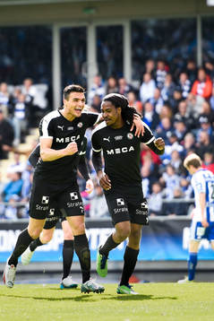 Örebros Ahmed Yasin och Ayanda Nkili jublar