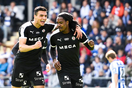Örebros Ahmed Yasin och Ayanda Nkili jublar