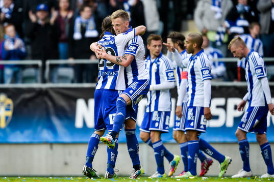 IFK Göteborgs Sören Rieks kramas om av Lasse Vibe