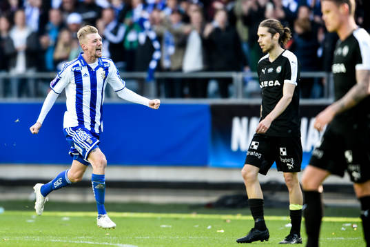 IFK Göteborgs Sebastian Eriksson jublar och Österrikes