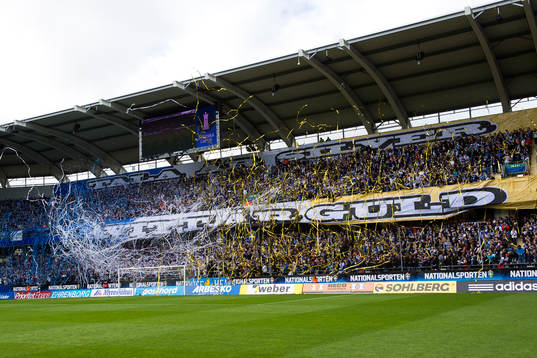 IFK Göteborgs tifo innan finalen i Svenska Cupen i fotboll