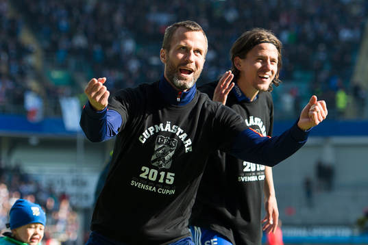 IFK Göteborgs Hjalmar Jonsson tackar publiken