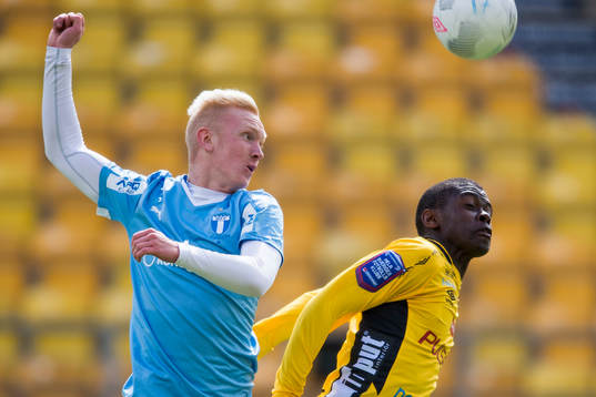Malmö FFs Max Olsson och Elfsborgs Chris Makindu