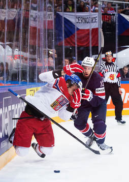 Tjeckiens Petr Koukal reagerar