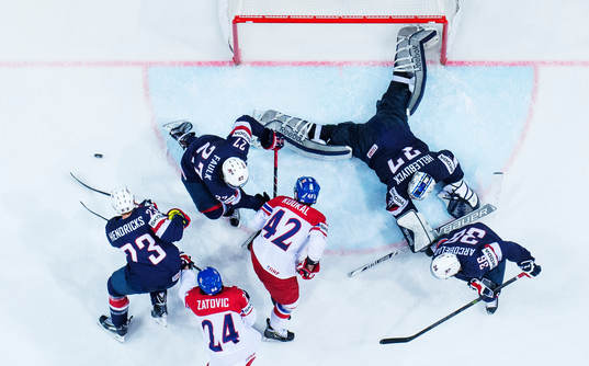 s Matt Hendricks, Justin Faulk, målvakt Connor Hellebuyck