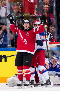 Kanadas Cody Eakin jublar