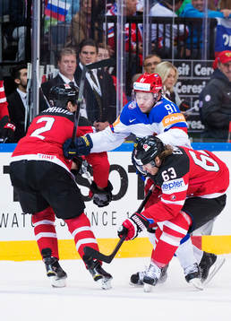 Kanadas Dan Hamhuis och Tyler Ennis utmanas av Rysslands