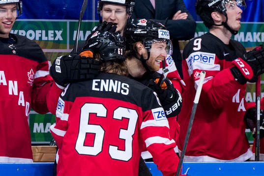 Kanadas Claude Giroux och Tyler Ennis jublar