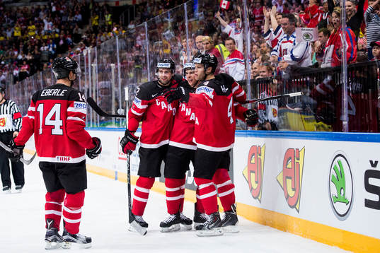 Kanadas Jordan Eberle, Dan Hamhuis, Sidney Crosby och