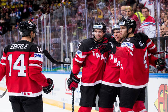 Kanadas Jordan Eberle, Dan Hamhuis, Sidney Crosby och