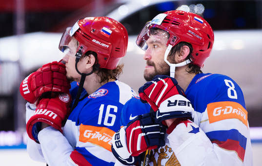 Rysslands Sergei Plotnikov och Alexander Ovechkin deppar