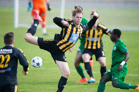 IFK Hässleholms Filip Ranmo i matchen i division 2 Södra