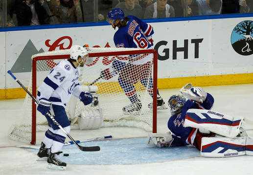 Tampa Bay Lightning Ryan Callaghan (L) celebrates a goal by