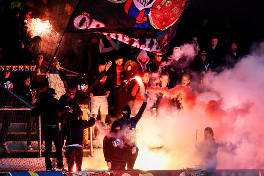 Bengler i Örgrytes klack före en fotbollsmatch i division