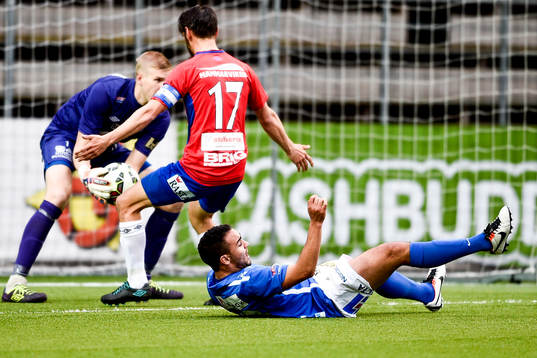 Norrbys Richard Yarsuvat faller i en kamp mot Örgrytes