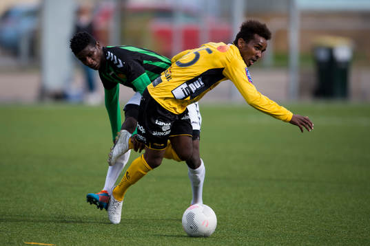 Kamp mellan Elfsborgs Aydrus Hassan Ibrahim och GAIS Alieu