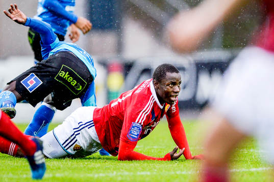 Djurgårdens Nyasha Mushekwi faller