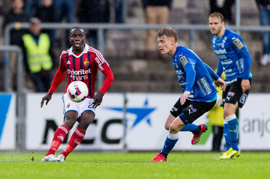Djurgårdens Sam Johnson och Halmstads Eric Smith