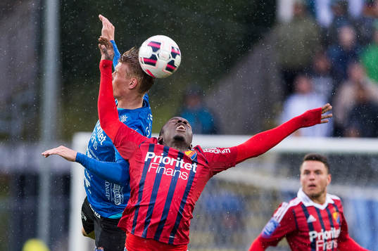 Halmstads Eric Smith och Djurgårdens Nyasha Mushekwi
