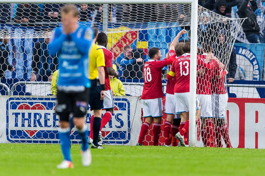 Djurgårdens Nyasha Mushekwi har gjort 1-2 och jublar med