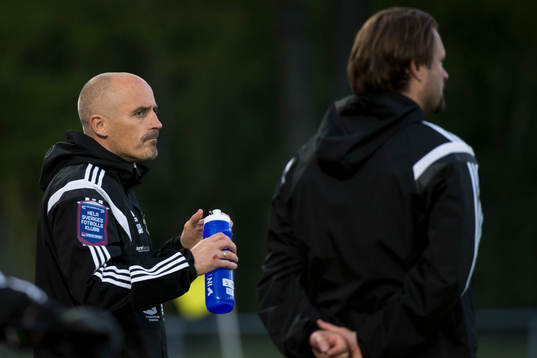 Ängelholms tränare Joakim Persson och assisterande