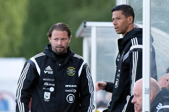 Ängelholms tränare Joakim Persson och assisterande