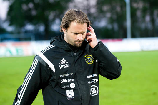 Ängelholms tränare Joakim Persson deppar