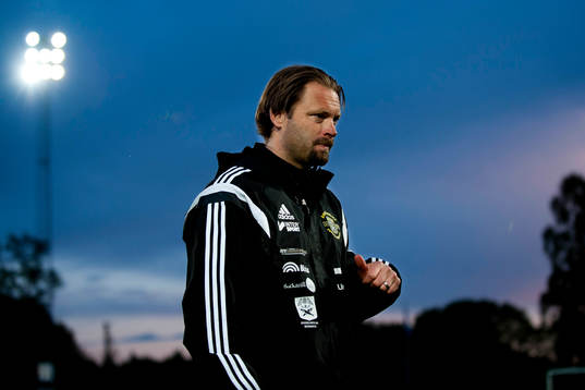 Ängelholms tränare Joakim Persson deppar