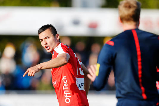 Kalmars Emin Nouri reagerar mot domaren