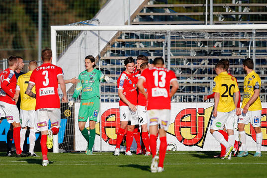 Kalmars spelare jublar
