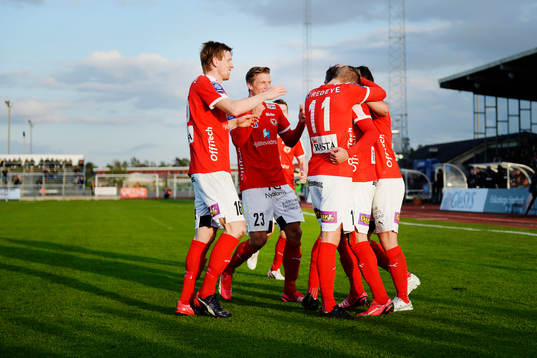 Kalmars spelare jublar