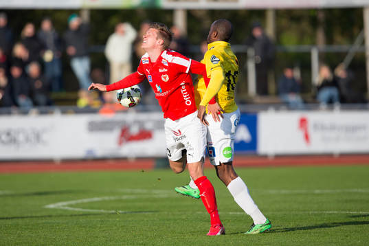 Kalmars Viktor Elm och Falkenbergs Hakeem Araba