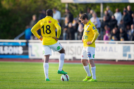 Falkenbergs Hakeem Araba och Stefan Rodevåg deppar