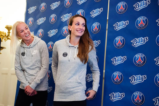 s Caroline Seger och Kosovare Asllani