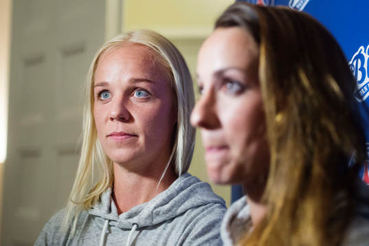 s Caroline Seger och Kosovare Asllani